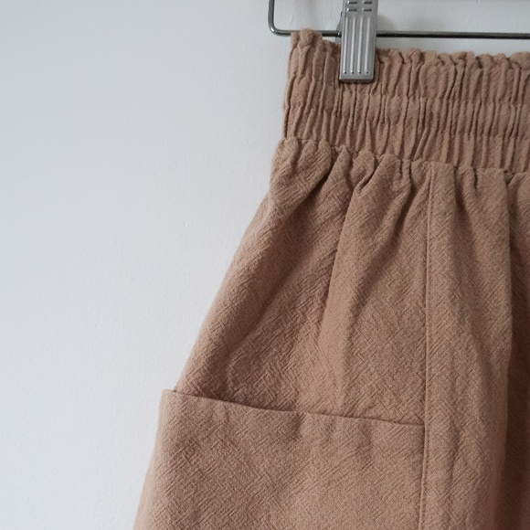 Tan Skirt with pockets - Picture 3 of 3